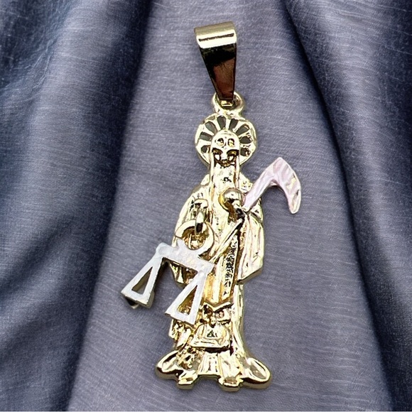 New Santa Muerte Grim Reaper Holy Death Skeleton Gold Tone Pendant Charm - Picture 1 of 5